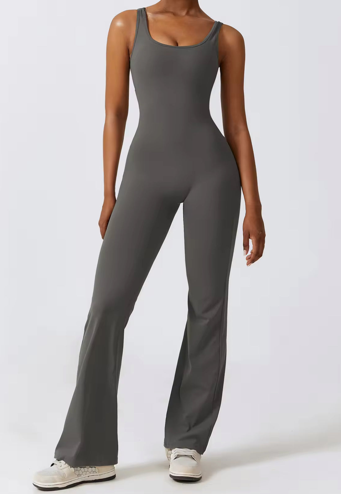 Valerie - Jumpsuit mit Schlag und Scrunch am Po