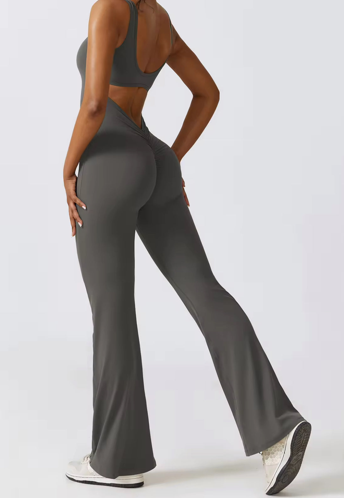 Valerie - Jumpsuit mit Schlag und Scrunch am Po